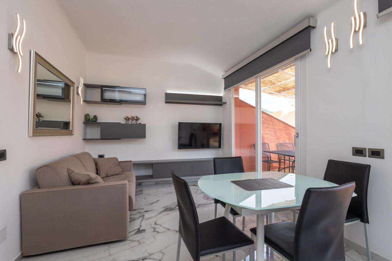 Casa Vacanza " La Rosa " Imperia Liguria Exterior foto