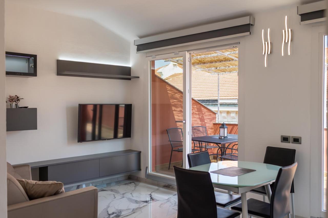 Casa Vacanza " La Rosa " Imperia Liguria Exterior foto