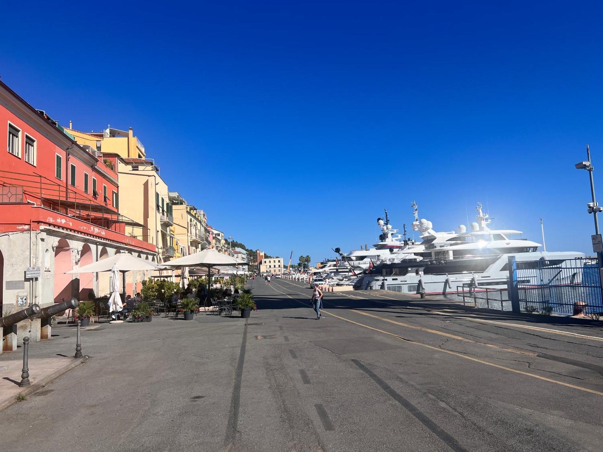 Casa Vacanza " La Rosa " Imperia Liguria Exterior foto